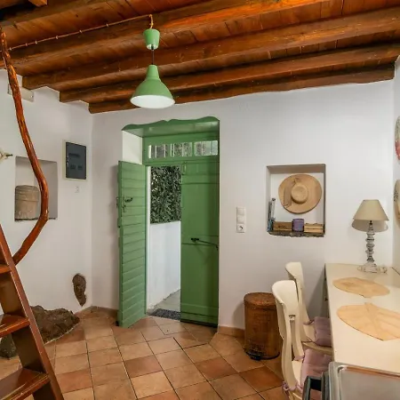 Traditional Village Loft, Plaka Milos *